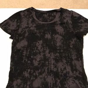 Stretchy lululemon t shirt